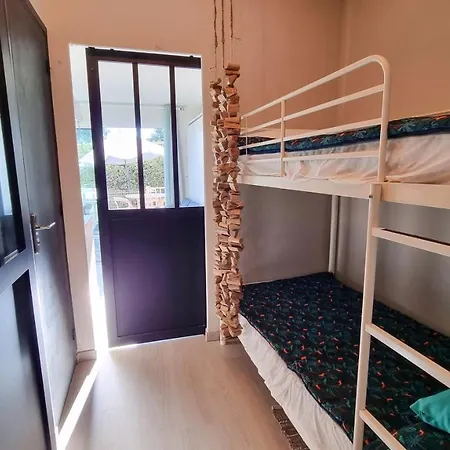 A 500 M Bord De Giens Apartment